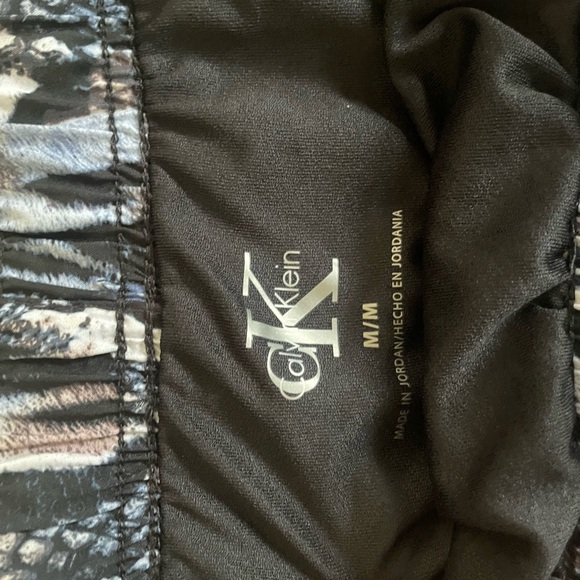 Calvin Klein activewear shorts w lining , M - Picture 3 of 4